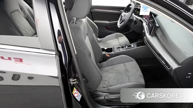 Volkswagen Golf 8th Generation 2022 Черный из Кореи, фото 3