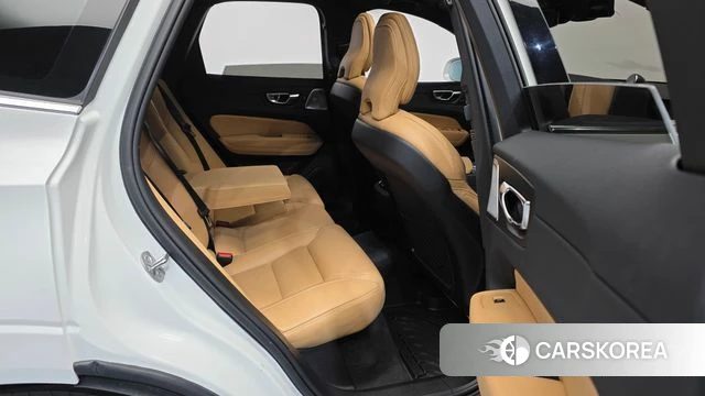 Volvo XC60 second Generation 2022 Белый из Кореи, фото 3