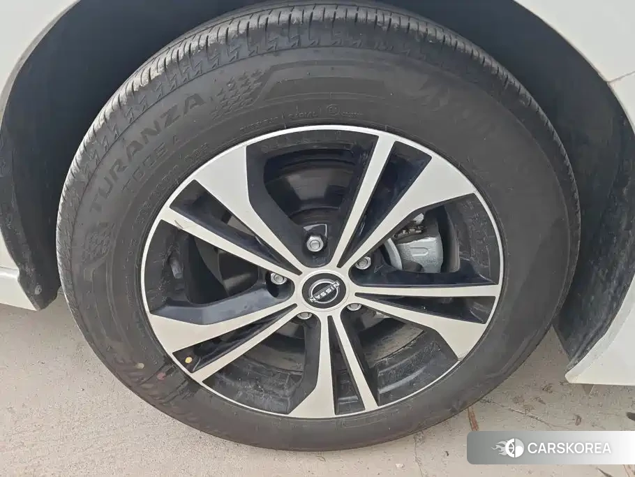 Nissan Sylphy 2026 Белый из Китая, фото 3