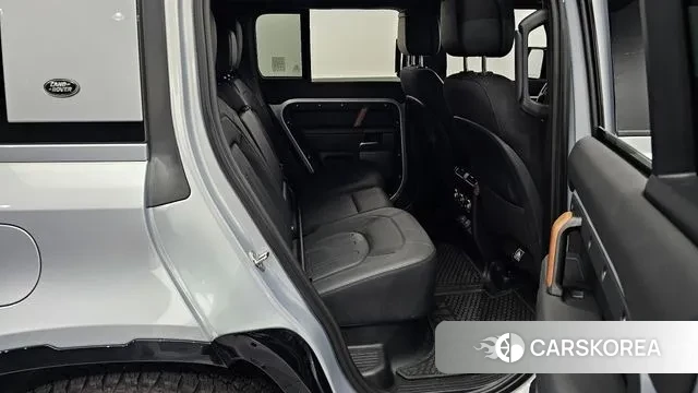 Land Rover Defender (L663) 2024 Серебристо-серый из Кореи, фото 3