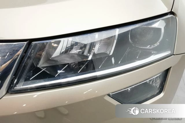 Skoda Krok 2021 Желтый из Китая, фото 3