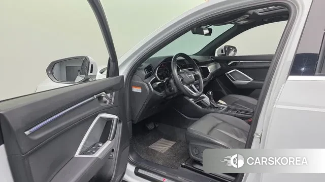 Audi Q3 (F3) 2023 Белый из Кореи, фото 3