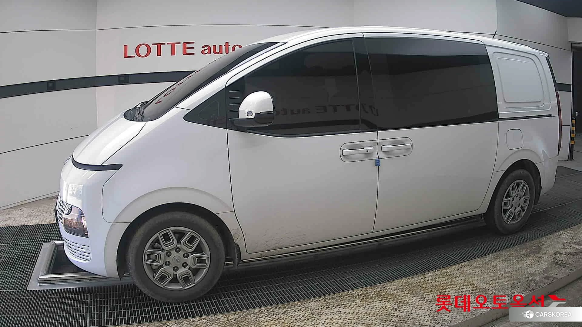 Hyundai Staria 2022 Белый из Кореи, фото 3