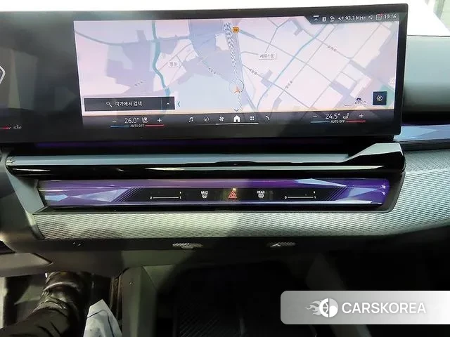 BMW 5 Series (G60) 2025 Серебристо-серый из Кореи, фото 3