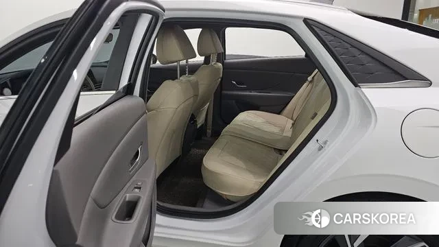 Hyundai The New Avante (CN7) 2023 Белый из Кореи, фото 3