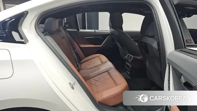 BMW 5 Series (G60) 2025 Белый из Кореи, фото 3