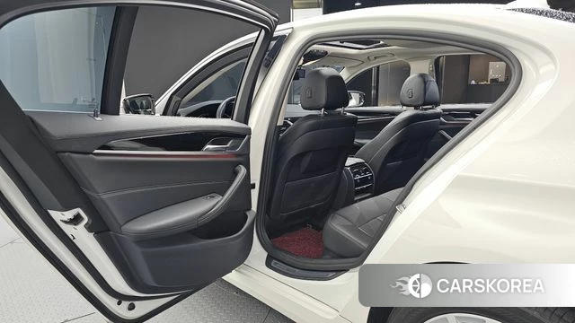 BMW 5 Series (G30) 2019 Белый из Кореи, фото 3