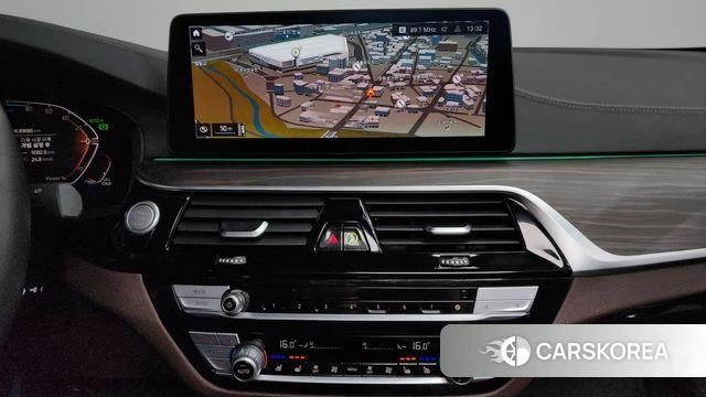 BMW 5 Series (G30) 2021 Белый из Кореи, фото 3