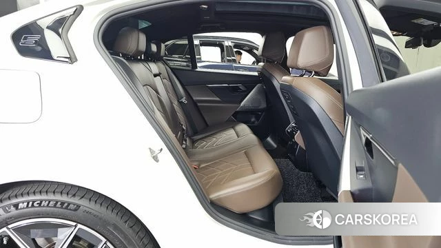 BMW 5 Series (G60) 2024 Белый из Кореи, фото 3