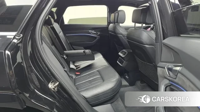 Audi e-Tron 2020 Черный из Кореи, фото 3