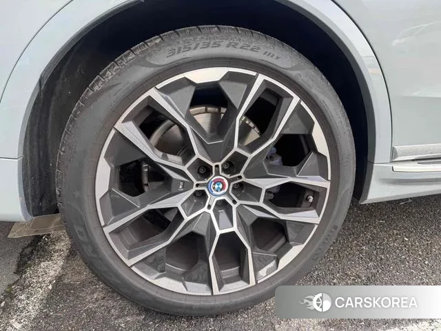 BMW X7 (G07) 2024 Цвет галактики из Кореи, фото 3