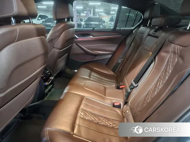 BMW 5 Series (G30) 2018 Серебристо-серый из Кореи, фото 3