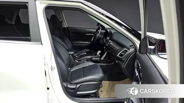 Kia Seltos 2022 Белый двухцветный из Кореи, фото 3