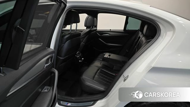 BMW 5 Series (G30) 2018 Белый из Кореи, фото 3