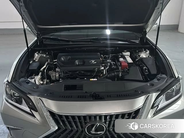 Lexus ES 2023 Серебристо-серый из Китая, фото 3