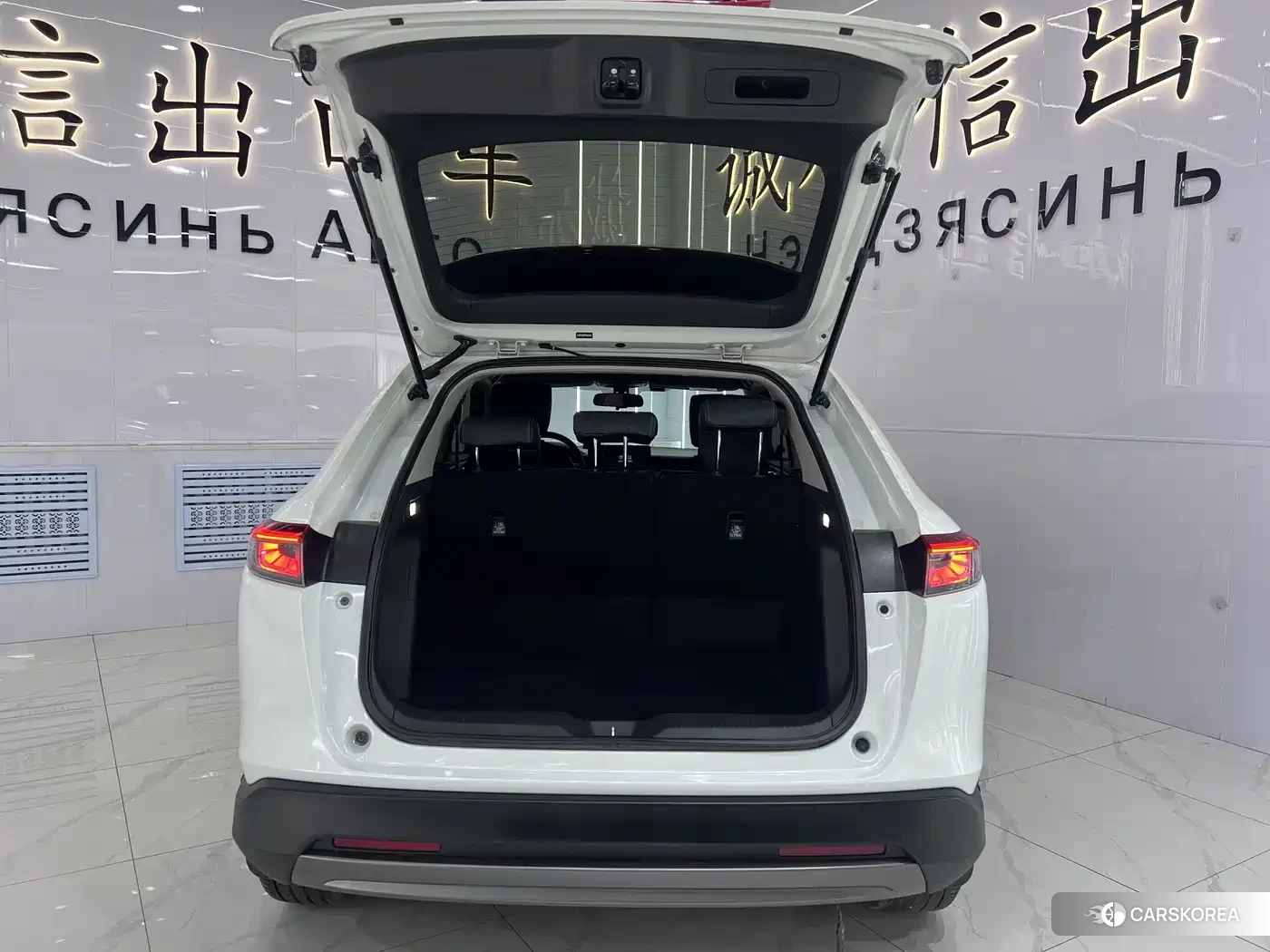 Honda Vezel 2023 Белый из Китая, фото 3