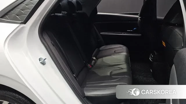 Hyundai The New Avante (CN7) 2024 Белый из Кореи, фото 3