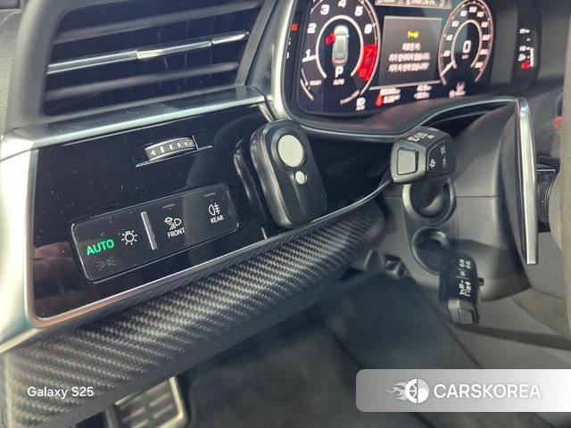 Audi RSQ8 (4M) 2022 Черный из Кореи, фото 3