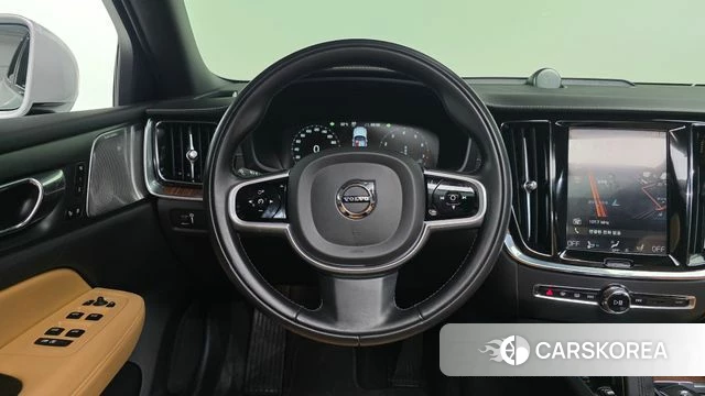 Volvo V60 Cross-Country 2nd Generation 2020 Белый из Кореи, фото 3