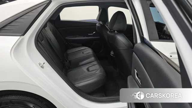 Hyundai Avante Hybrid (CN7) 2023 Белый из Кореи, фото 3