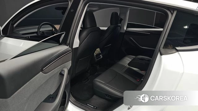 Tesla Model Y 2025 Белый из Кореи, фото 3