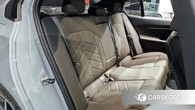 BMW 5 Series (G60) 2025 Серебристо-серый из Кореи, фото 3