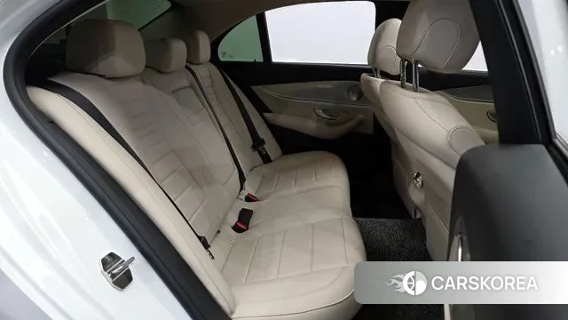 Mercedes-Benz E-Class W213 2018 Белый из Кореи, фото 3