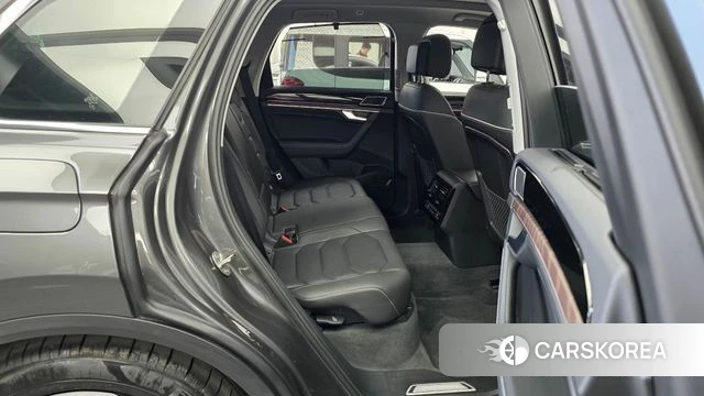 Volkswagen Touareg 3rd generation 2025 Серый из Кореи, фото 3