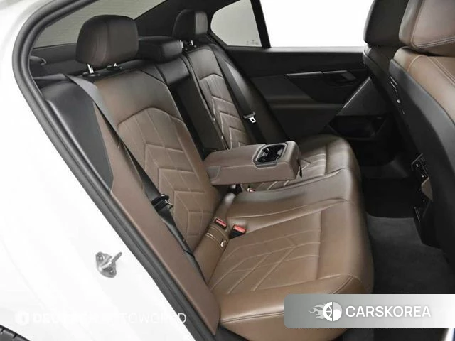 BMW 5 Series (G60) 2025 Белый из Кореи, фото 3