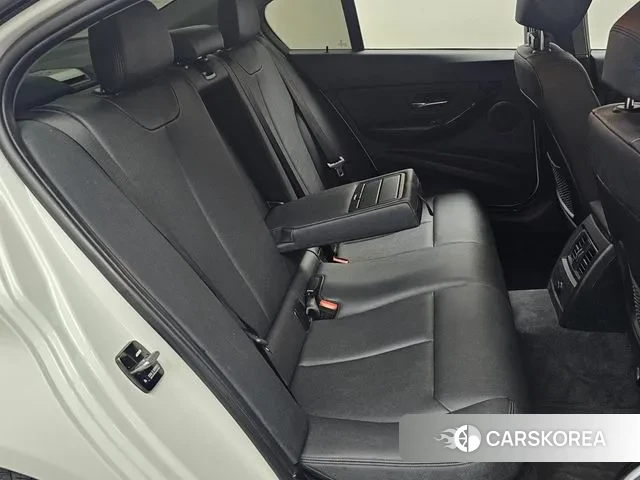 BMW 3 Series (F30) 2018 Белый из Кореи, фото 3