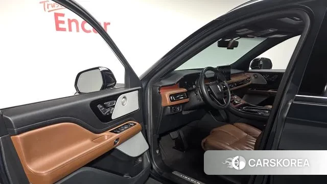 Lincoln Aviator 2nd generation 2023 Серый из Кореи, фото 3