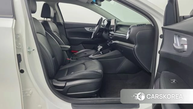 Kia The New K3 2nd generation 2022 Белый из Кореи, фото 3