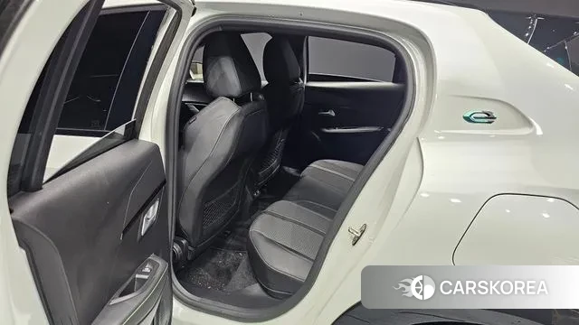 Peugeot e-2008 second generation 2022 Белый из Кореи, фото 3