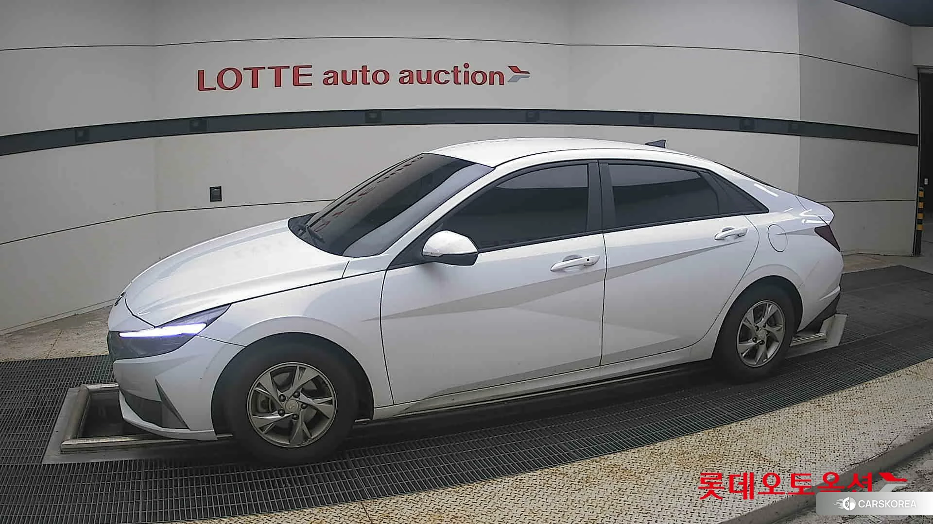 Hyundai Avante 2021 Polar White из Кореи, фото 3