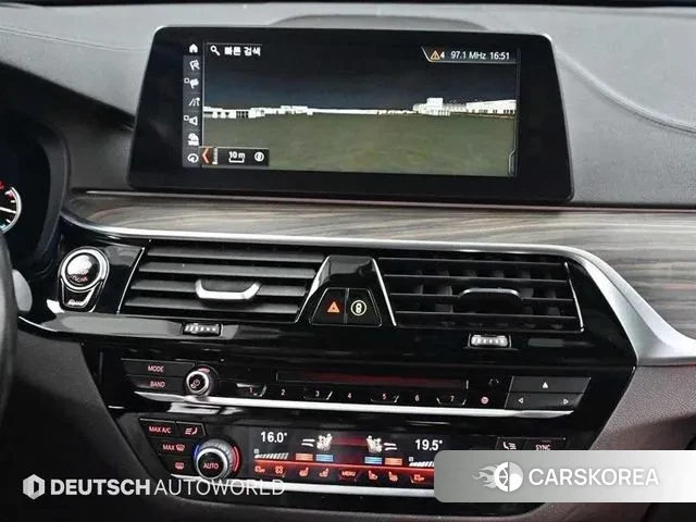 BMW 5 Series (G30) 2018 Серебряный из Кореи, фото 3