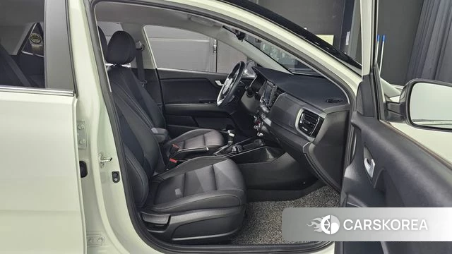 Kia Stonic 2019 Белый из Кореи, фото 3