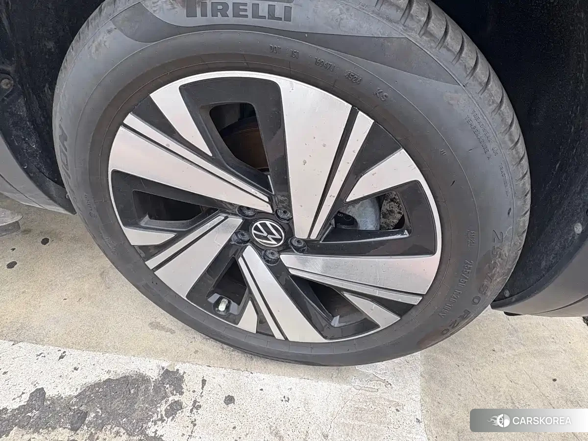 Volkswagen Touareg 2022 Черный из Китая, фото 3