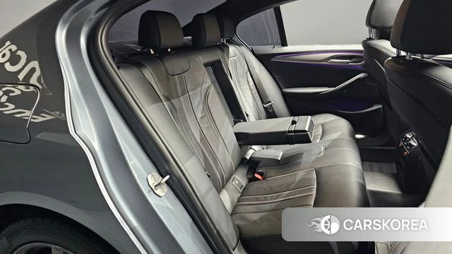 BMW 5 Series (G30) 2018 Цвет галактики из Кореи, фото 3