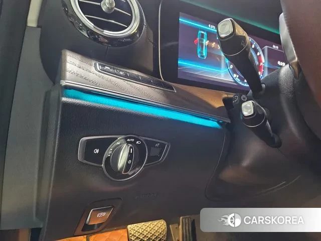 Mercedes-Benz E-Class W213 2018 Серебряный из Кореи, фото 3