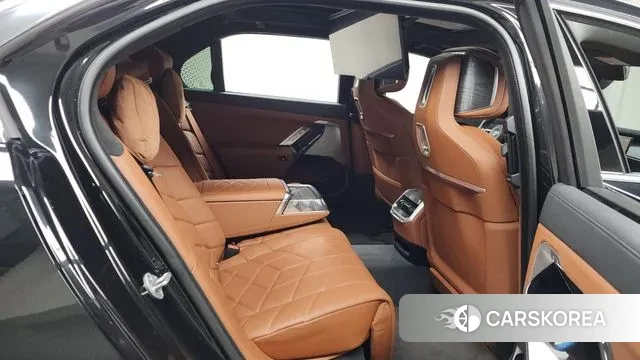 BMW 7 Series (G70) 2023 Черный из Кореи, фото 3