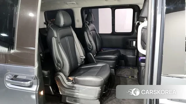 Hyundai Staria 2023 Серый из Кореи, фото 3