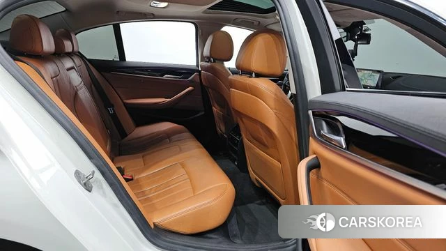 BMW 5 Series (G30) 2018 Белый из Кореи, фото 3