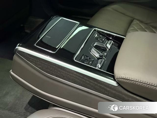 Audi A8 2021 Черный из Китая, фото 3