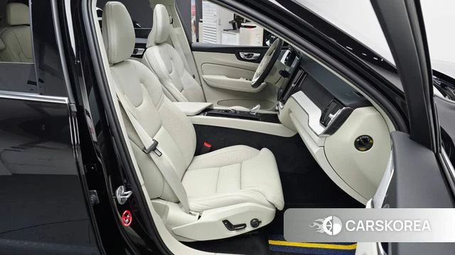 Volvo XC60 second Generation 2026 Черный из Кореи, фото 3