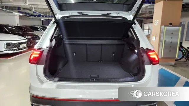 Volkswagen Tiguan second Generation 2024 Белый из Кореи, фото 3