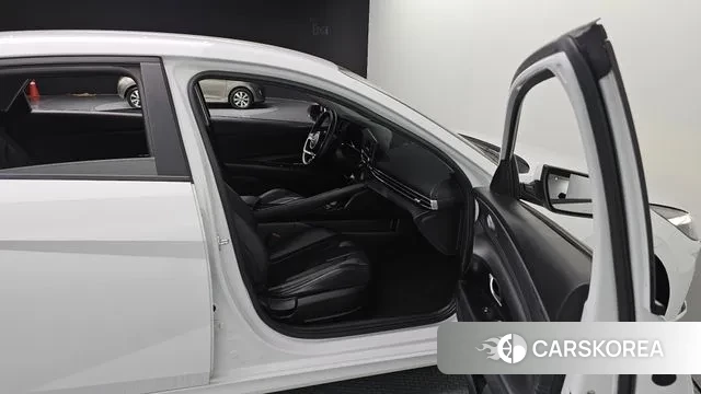 Hyundai Avante Hybrid (CN7) 2021 Белый из Кореи, фото 3