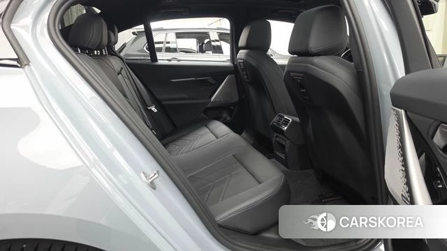 BMW 5 Series (G60) 2026 Серебристо-серый из Кореи, фото 3
