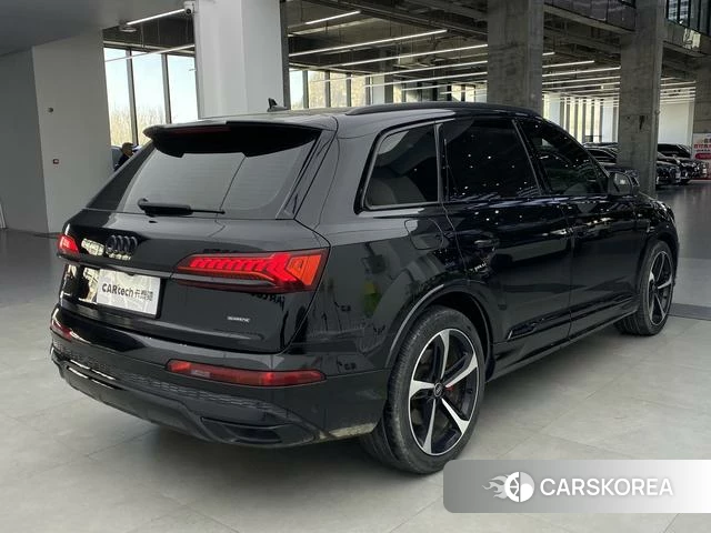 Audi Q7 2022 Черный из Китая, фото 3
