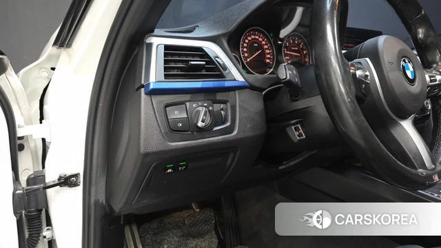 BMW 3 Series (F30) 2018 Белый из Кореи, фото 3