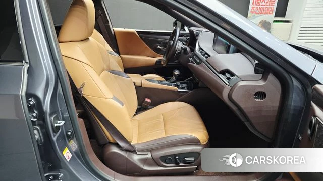 Lexus ES300h 7th generation 2019 Серый из Кореи, фото 3